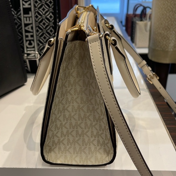Michael Kors Sheila Medium Signature Logo and Metallic Satchel Crossbody Center - Picture 7 of 16
